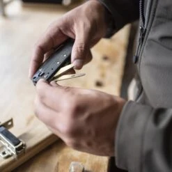 Leatherman FREE K4 Multipurpose Knife -Professional Kitchen Tool Store LT832664 Leatherman Free K4 in Hand