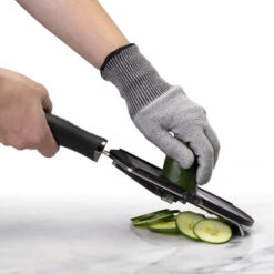 Microplane Cut Resistant Glove, Adult Size -Professional Kitchen Tool Store MP34007 Microplane Cut Resistant Glove with Mandoline
