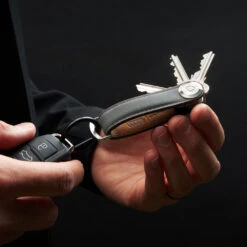 Star Wars Mandalorian Orbitkey Key Organizer 15 Star Wars Mandalorian Orbitkey Key Organizer -Professional Kitchen Tool Store OrbitkeyMandalorianInHand