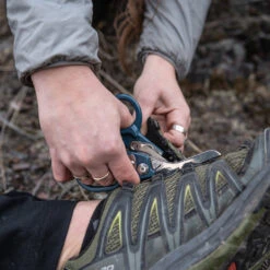 Leatherman Raptor Response Multipurpose Shears -Professional Kitchen Tool Store Raptor Response Wilderness Cutting Hiking Boot Blue