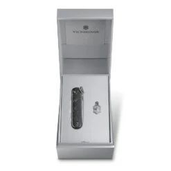 Victorinox Carbon Classic SD Brilliant Swiss Army Knife -Professional Kitchen Tool Store SA0622135P1x1000