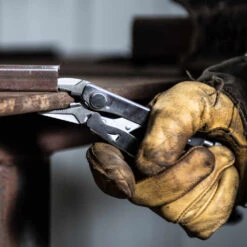 Leatherman Crunch Multi-Tool With Nylon Sheath 16 Leatherman Crunch Multi-Tool With Nylon Sheath -Professional Kitchen Tool Store lt68010201k lifestyle1 x1000 e18c77f7 55f6 4142 b023 d0ea23e23603