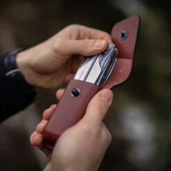 Leatherman Ainsworth Leather Belt Sheath, Large -Professional Kitchen Tool Store lt834936 openinhand x1000 b4cc3d8f 5754 4733 83df 8331ccc4ccbf