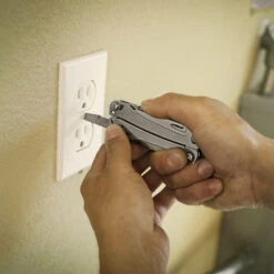 Leatherman Sidekick Multi-Tool With Nylon Sheath 23 Leatherman Sidekick Multi-Tool With Nylon Sheath -Professional Kitchen Tool Store ltsidekick flatscrewdriver1x1000